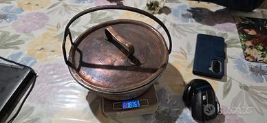 Antica pentola di rame