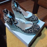 Sandali con zeppa Cafènoir. Nuovi 