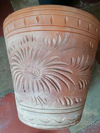 vaso in terracotta lavorato