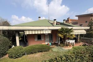 VILLA SINGOLA A MONZA