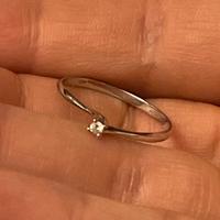 Anello in oro bianco con diamante