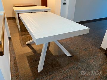 Tavolo nuovo in legno/metallo bianco