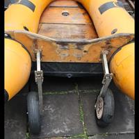 gommone con paiolato in legno