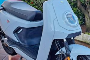 Scouter elettrico NIU ngt