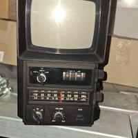 Radio portatile con televisore in bianco e nero
