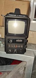 Radio portatile con televisore in bianco e nero