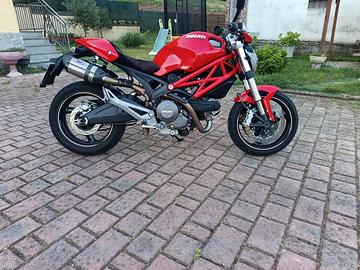 Ducati Monster 696