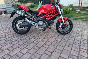 Ducati Monster 696