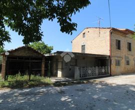 CASA SEMINDIPENDENTE A CAMPLI