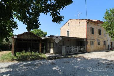 CASA SEMINDIPENDENTE A CAMPLI