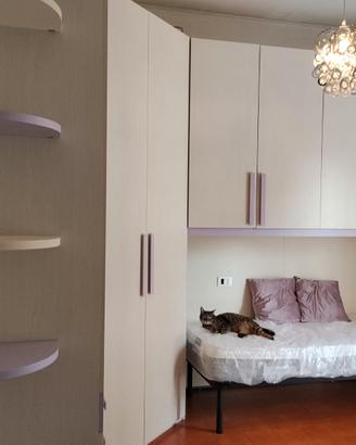 Cameretta lilla legno cabina armadio, senza letto