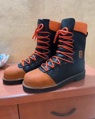 Scarponi antitaglio treemme classe 2