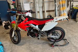Moto Honda hm dérapage