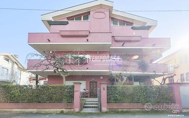 AMPIO TRILOCALE CON GIARDINO PRIVATO