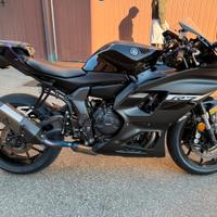 R7 nera custom 5758km prezzo trattabile