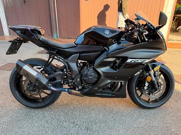 R7 nera custom 5758km prezzo trattabile