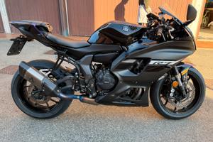 R7 nera custom 5758km prezzo trattabile