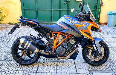 KTM 1290 Super Duke GT 