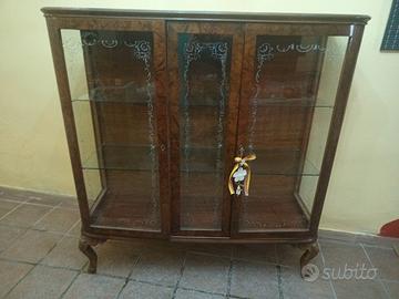 Vetrina anni 40 restaurata