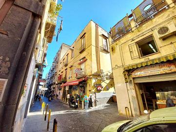 3 LOCALI A NAPOLI
