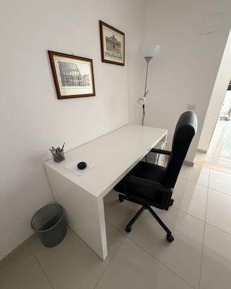 Scrivania grande bianca