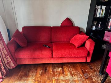 Divano letto, tavolo e libreria