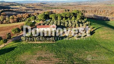 Rustico / Casale di 1000 m² con più di 5 locali a 