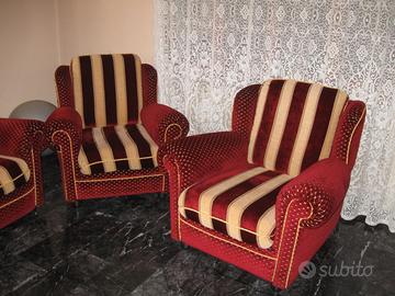 Divano a 3 posti, due poltrone e mobile soggiorno