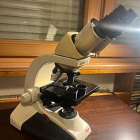 MICROSCOPIO LEICA DME CON 4 OBIETTIVI