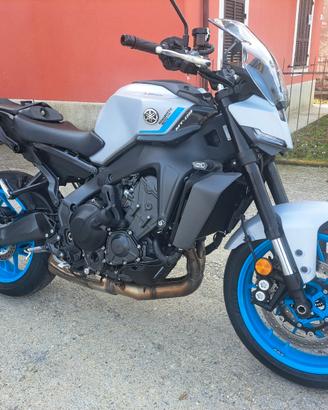 yamaha mt 09  2025 pari al nuovo