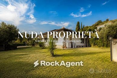 Villa di 221 m² con 5 locali e box auto a Caraffa 