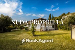 Villa di 221 m² con 5 locali e box auto a Caraffa 
