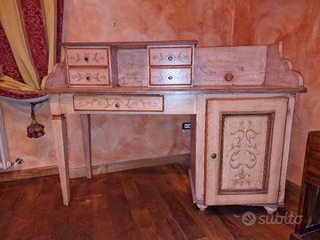 scrivania in legno