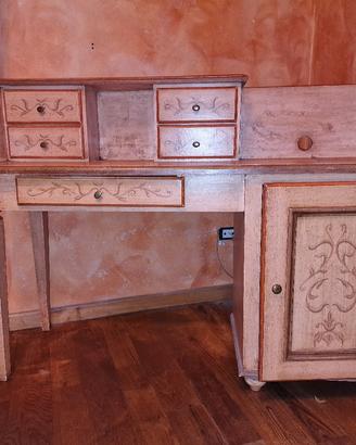 scrivania in legno