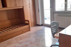 Stanza singola ammobiliata