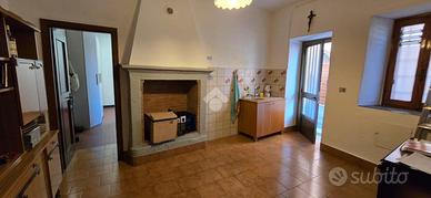 CASA DI CORTE A SPIRANO