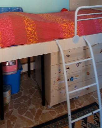 Letto singolo sopraelevato a soppalco