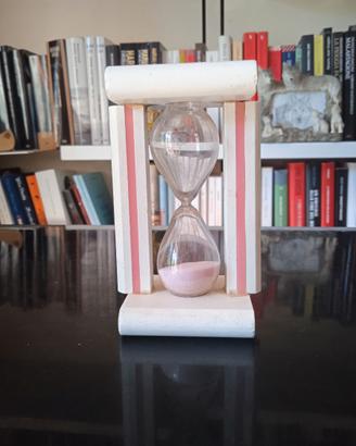 clessidra vintage anni '80 in legno bianco e rosa
