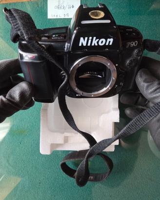 Nikon F90 corpo macchina reflex analogica 35mm