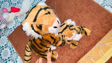 tigre peluche con cucciolo 
