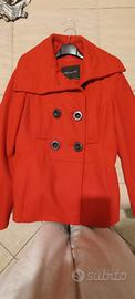 Cappotto corto rosso con cintura