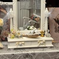 Shabby specchiera in legno decorato con casssetti