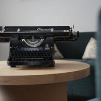 Macchina da scrivere OLYMPIA 8