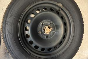 Set cerchi acciaio Golf 7 con treno pneumatici M+S