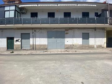 Locale commerciale situato in Rione Fico78