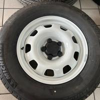 Cerchi in acciaio originali defender con gomme 255