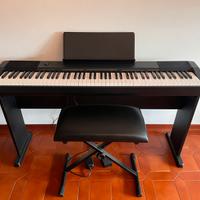 Pianoforte digitale e cuffie professionali