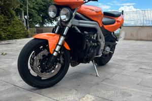 Triumph daytona 955i