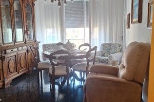Appartamento di 5 vani, con posto auto e cantina