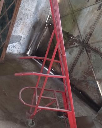 Carrello porta cassette a 3 ruote